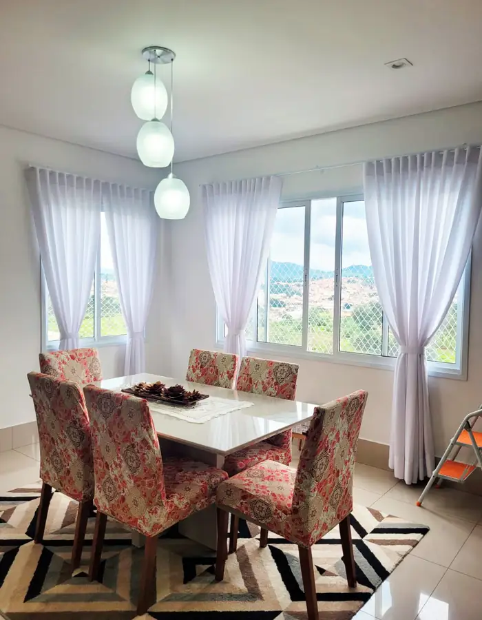 Ambiente residencial com cortinas confeccionadas pela Neusa Quintanilia