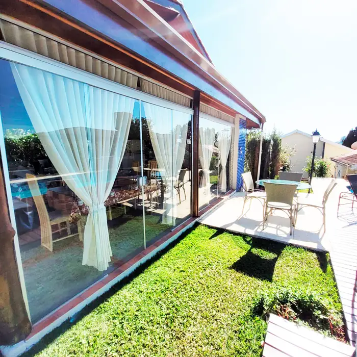 Cortinas em ambiente de pé direito duplo