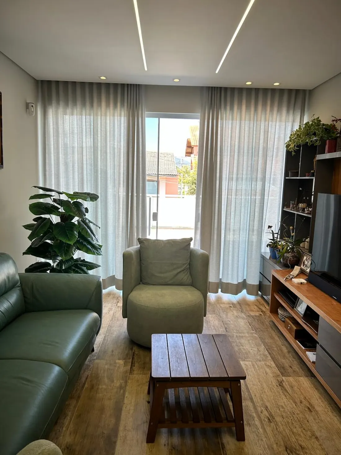 Cortinas sob medida em sala de alto padrão — atendimento da Neusa em Alphaville e Tamboré